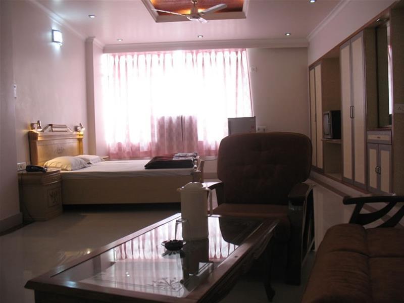 Gaurav Hotel Kanpur Exterior photo